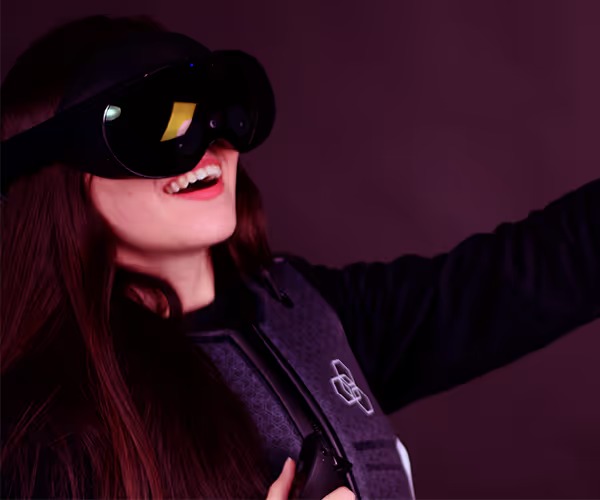 Тактильный жилет Skinetic
