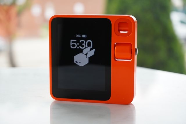 Умное устройство Rabbit R1