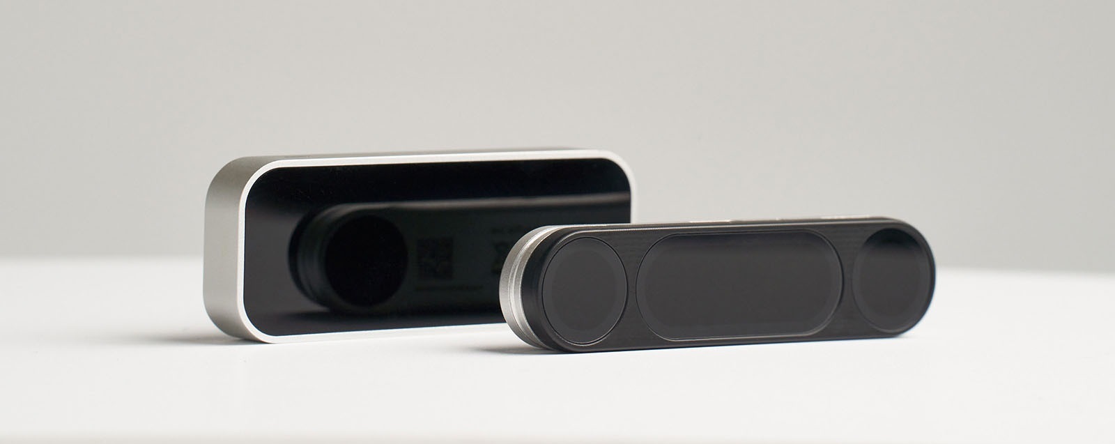 Разница в размерах по сравнению с оригинальным Leap Motion Controller