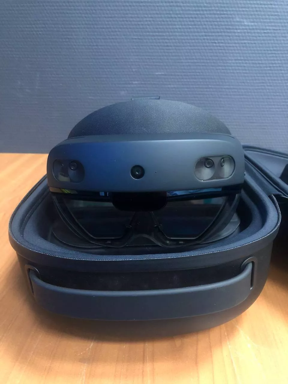 Очки дополненной реальности Microsoft Hololens 2 (тестовый комплект) Очки дополненной реальности Microsoft Hololens 2 (тестовый комплект)