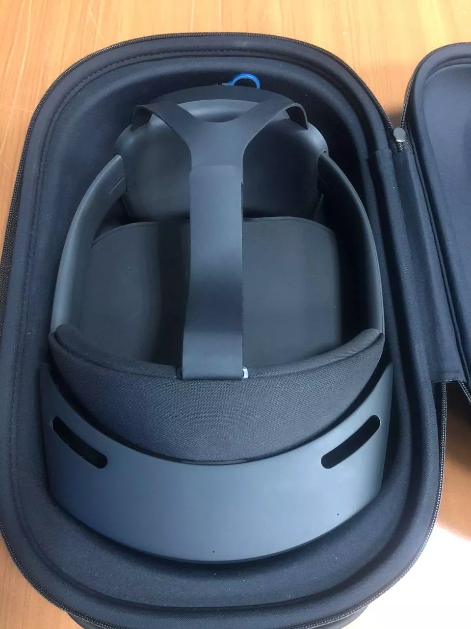 Очки дополненной реальности Microsoft Hololens 2 (тестовый комплект) Очки дополненной реальности Microsoft Hololens 2 (тестовый комплект)
