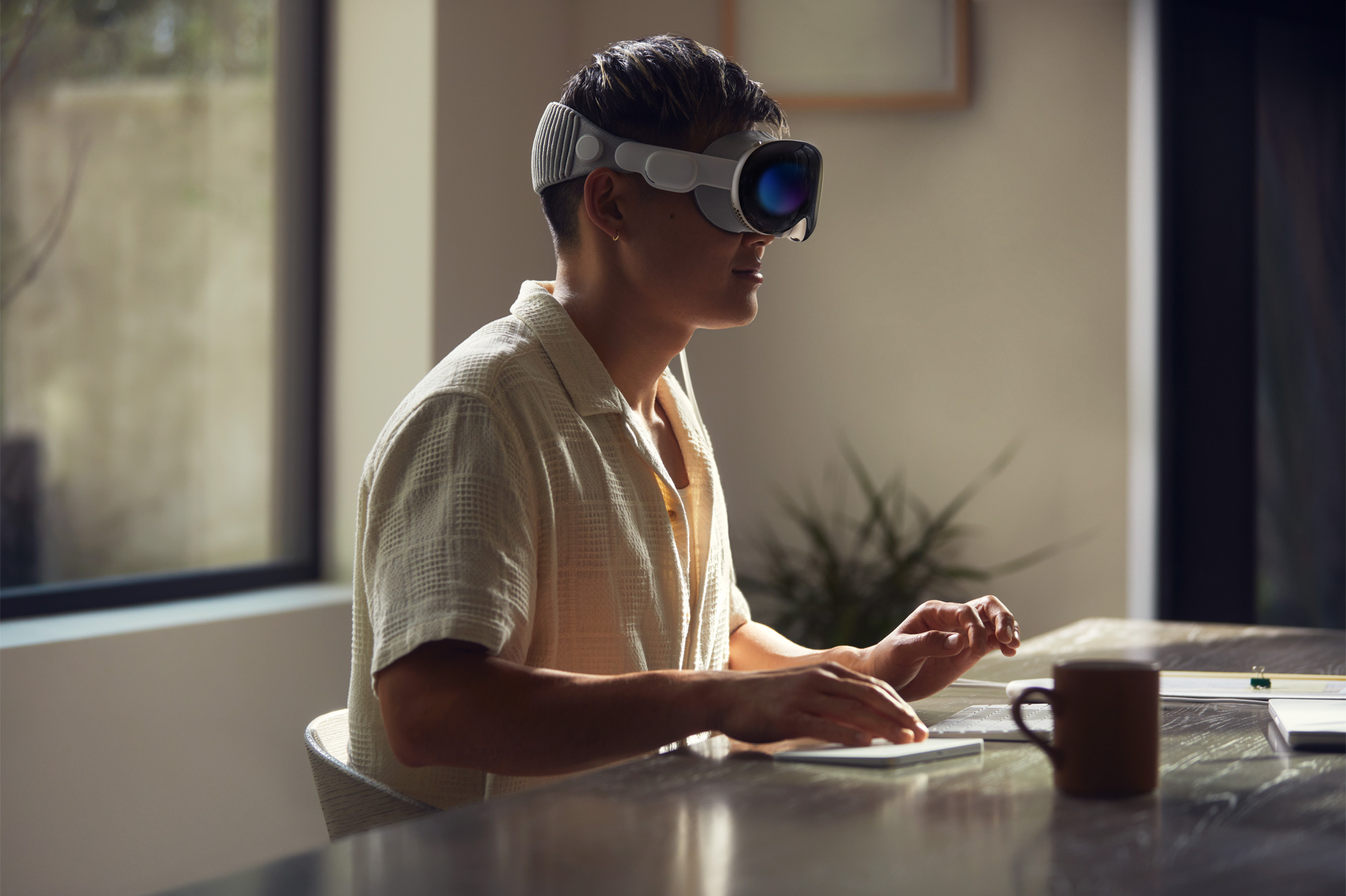 Optic ID, защищенными Secure Enclave, для мгновенной разблокировки Apple Vision Pro