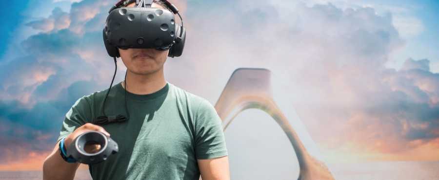 Виртуальная реальность (VR) Виртуальная реальность (VR)